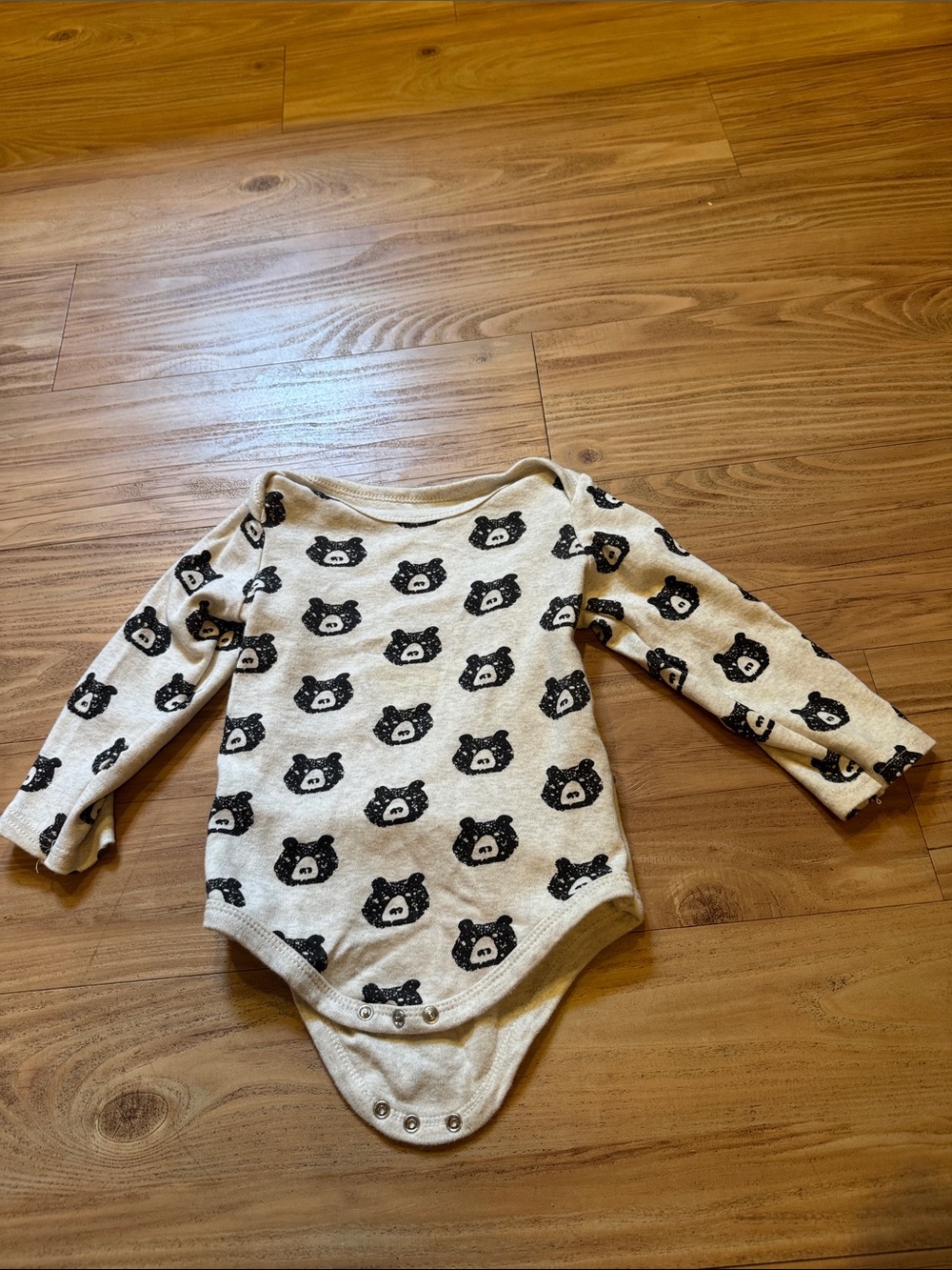 Long-Sleeve Bear Print Onesie Cream/Black